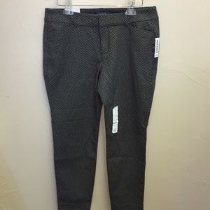 Old Navy Mid Rise Pixie Ankle Length SZ 12 NWT